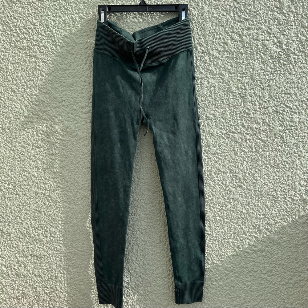 Green jogger leggings